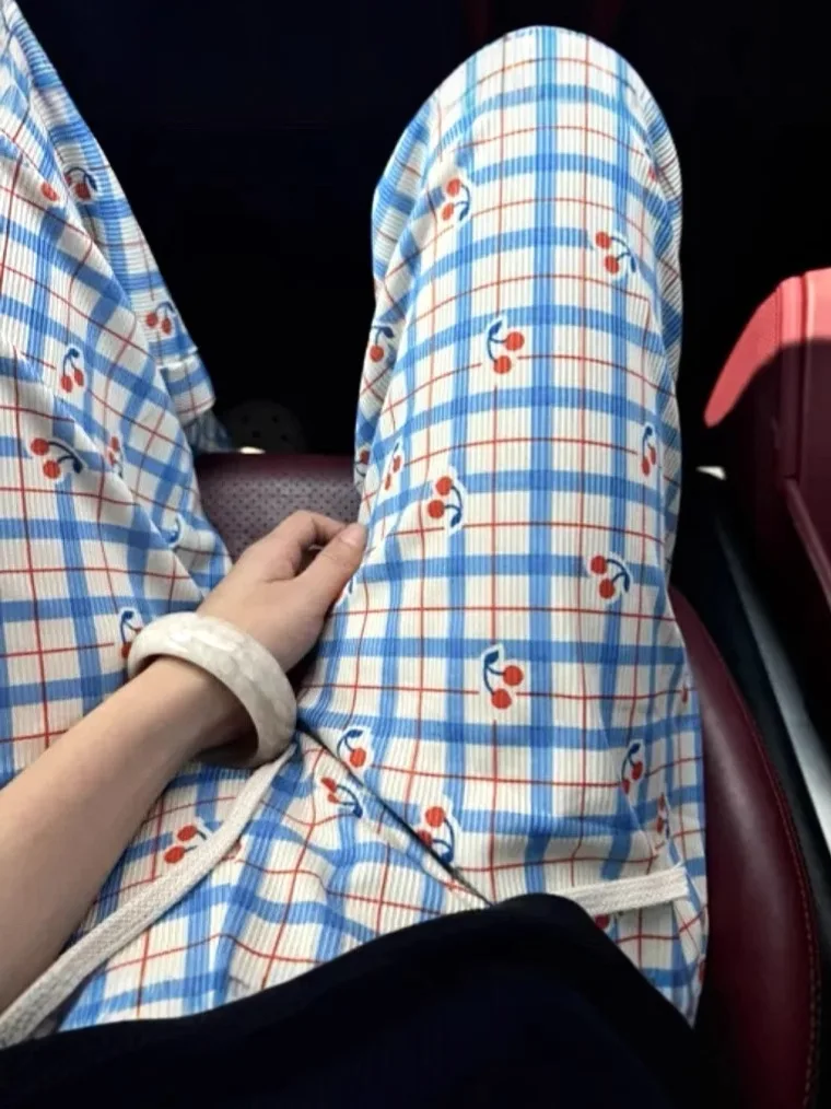 Pantalon femme élégant dentelle crochet garniture taille haute soirée coupe ajustée sophistiqué chic moderne mode formelle