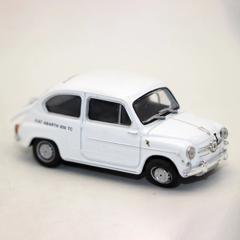 Bulk Geen kleur doos Schaal 1:43 Abarth Fiat 850 TC 1962 Legering Model Auto Statische Collectie Versierd Vakantie Geschenken Speelgoed
