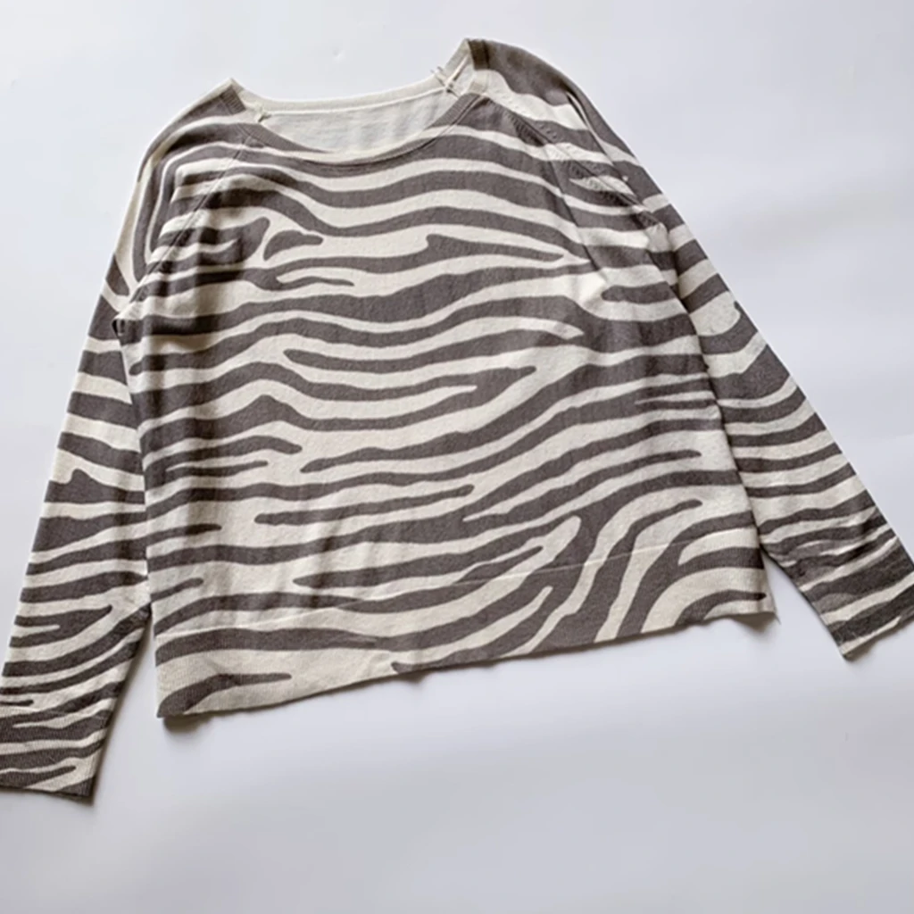 

Maxdutti 2025 Spring Long Sleeve Knitted Shirt Minimalist Animal Leopard Pattern Round Neck Sweaters For Women T-shirt