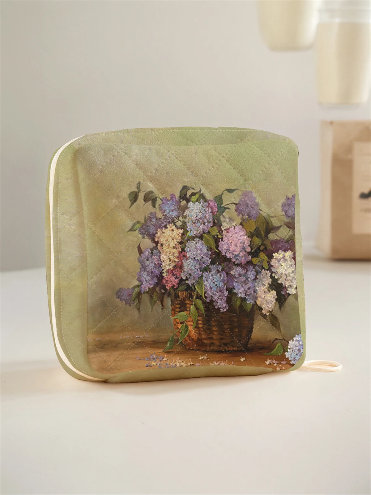 

1 portable sanitary napkin storage bag, made of seaweed turtle pattern and diamond mesh material, lightweight women's tissue bag