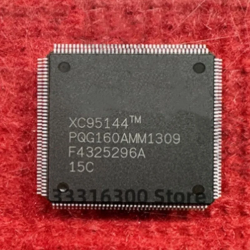 2PCS New XC95144-15PQG160C   XC95144-PQG160    QFP160  Microcontroller chip IC