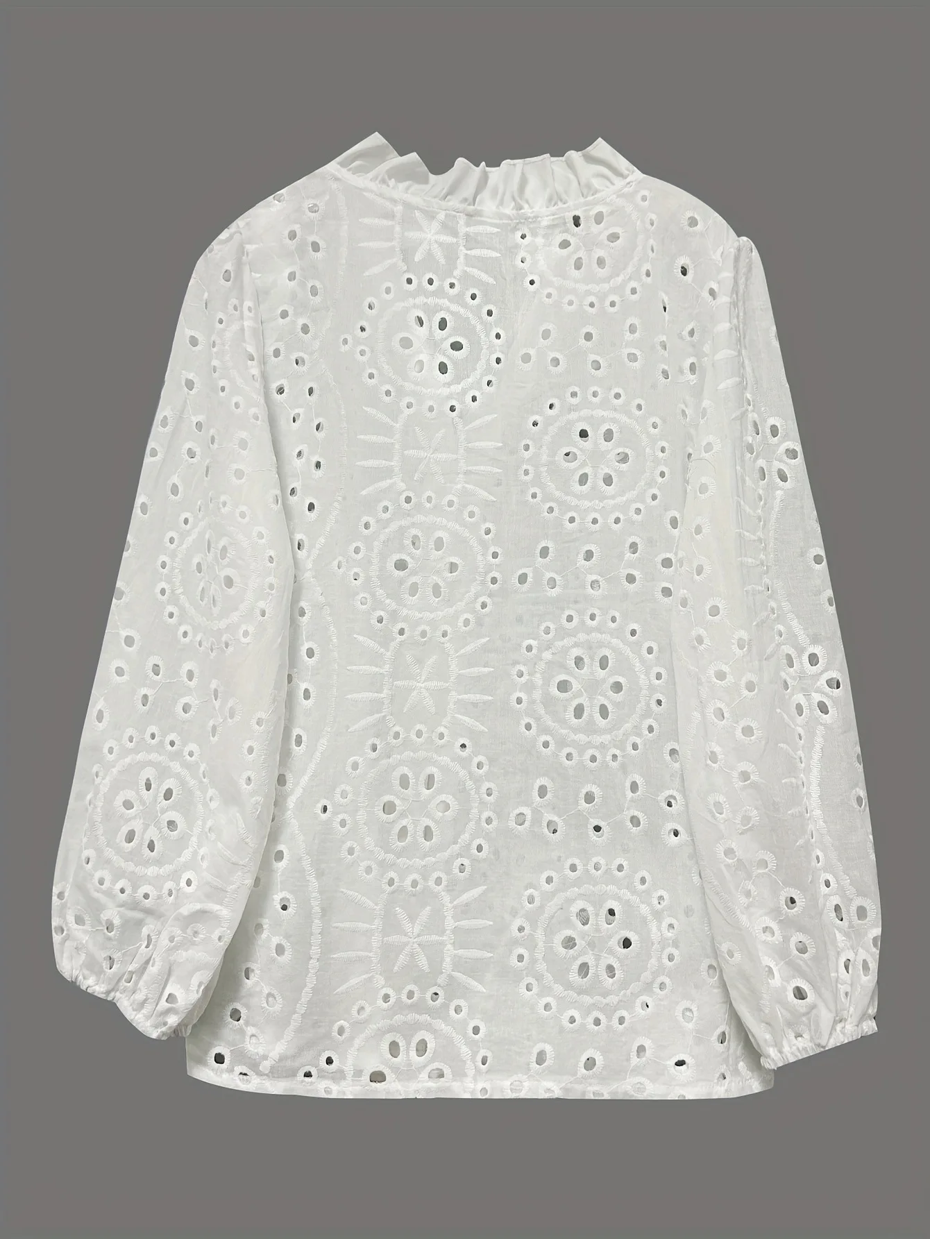 Camicia sexy cava da donna primaverile ed estiva Bottoni ricamati bianchi Scollo a V Manica a lanterna alla moda Top semplice e versatile