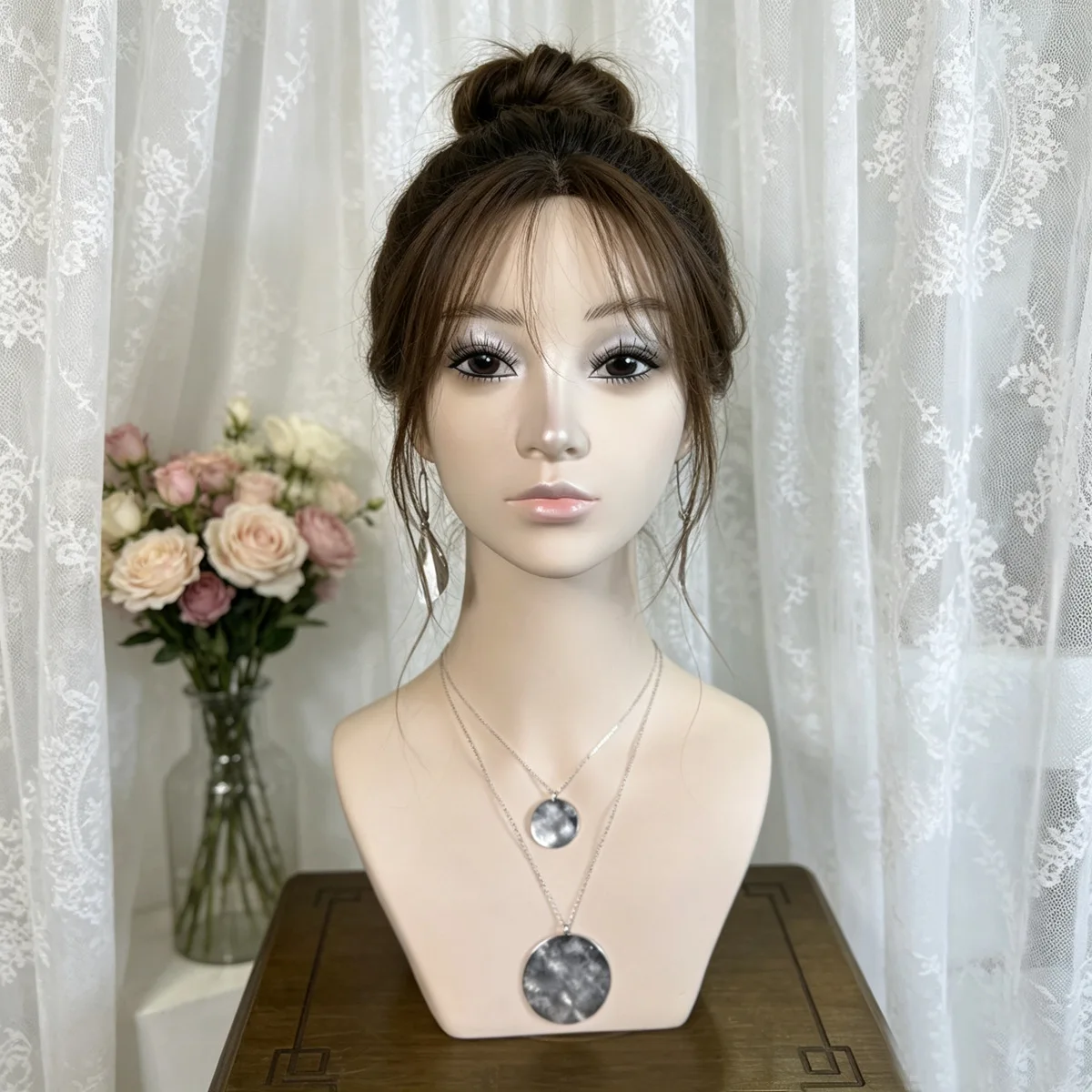 testa-di-manichino-femminile-realistica-per-esposizione-di-trucchi-pariure-cappelli-sciarpe-e-gioielli-testa-femminile-per-vetrine