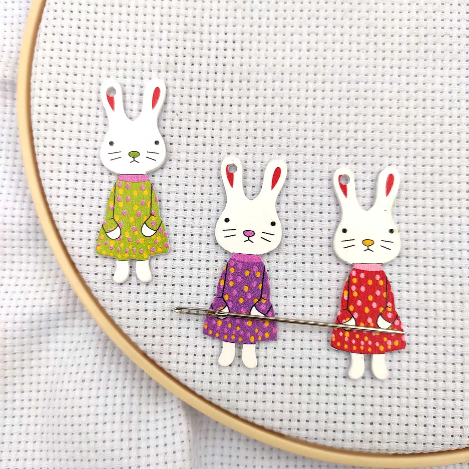 Needle Minder Magnetic Wood Needle Holder for Embroidery Needlework, Cute Rabbit Needle Nanny Sewing Magnet for cross stitch