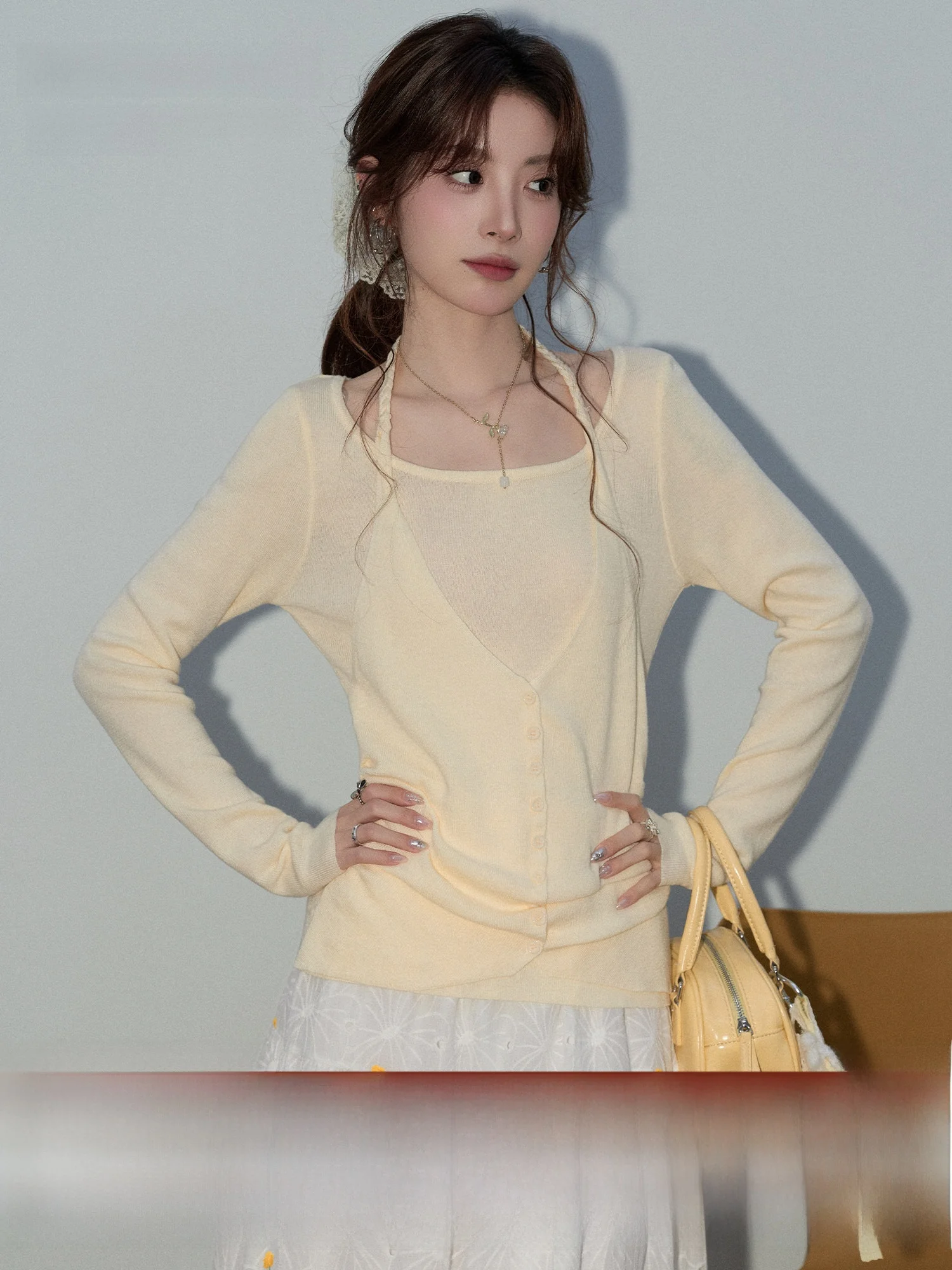 

Женский вязаный свитер Meng Xiaoqi Gentle Wind с длинными рукавами, новинка ранней весны, с открытыми плечами, топ для ношения под одеждой