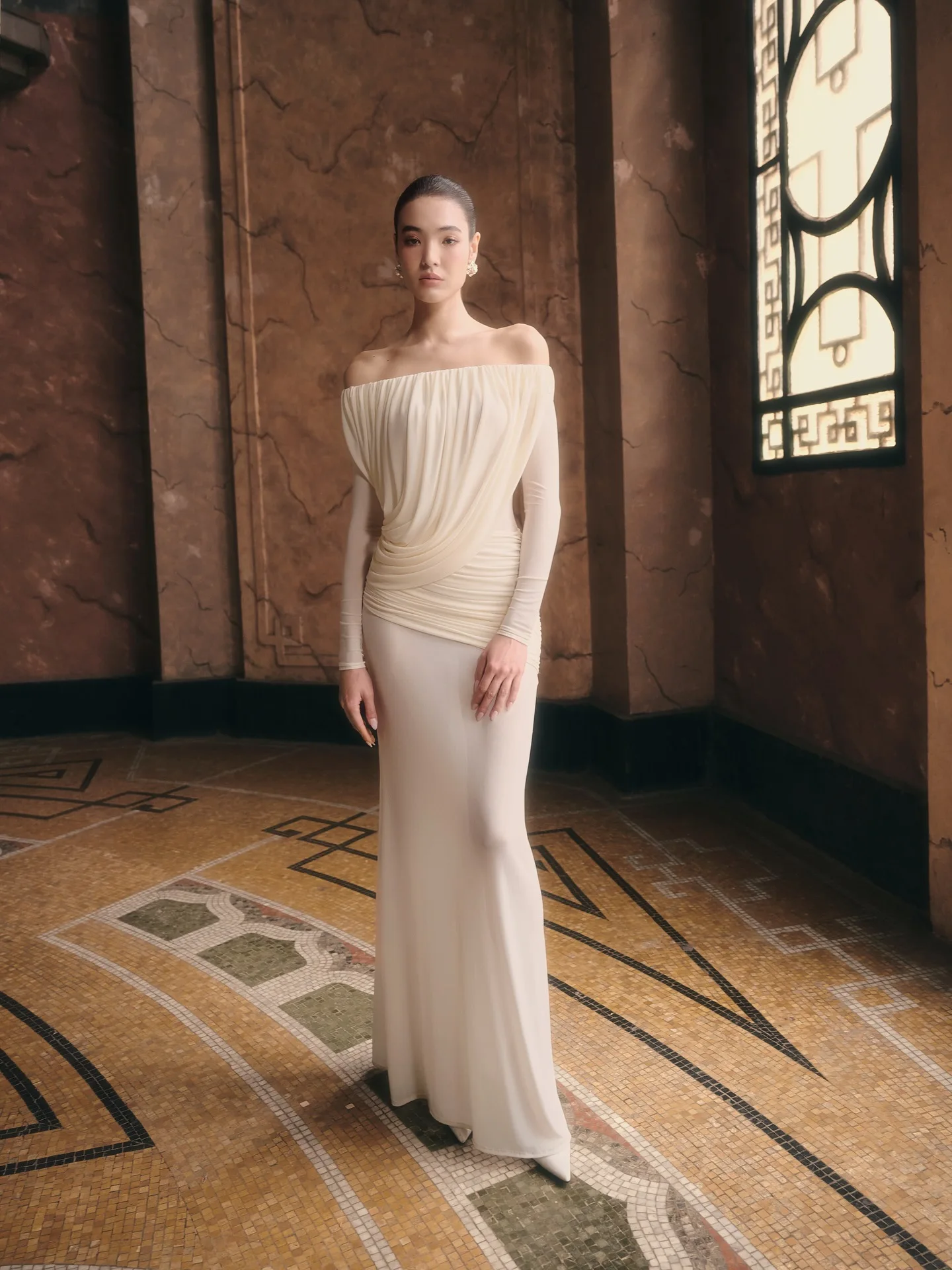 

Элегантное вечернее клубное мини-платье 2026 года для женщин: сексуальное, без бретелек, из сетки, с прозрачными вставками, белое, в стиле пэчворк