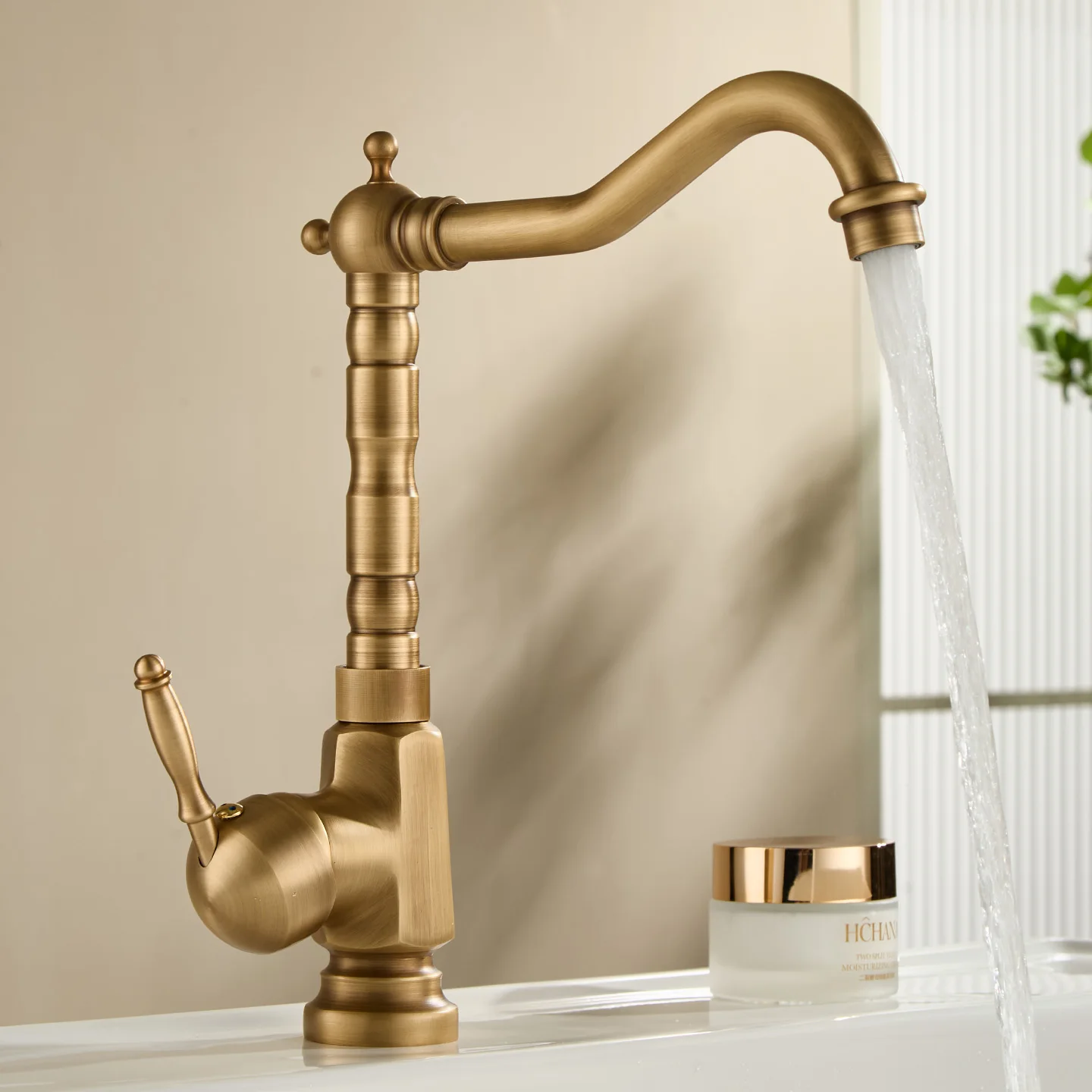 

Antique Brass Bathroom Faucet Rotating Spout Basin Sink Mixer Tap Bathroom Kitchen Washing Faucet Washbasin Taps Kitchen Mixers