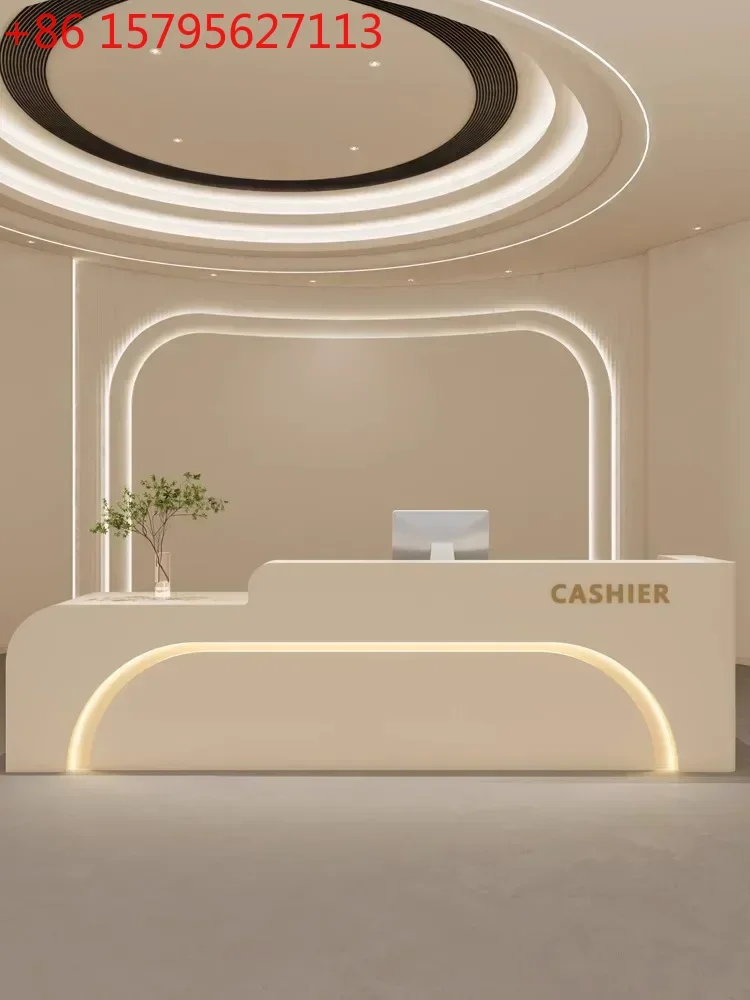 

Новая простая современная стойка-ресепшн для магазина одежды, салона красоты, медицинского салона, стоматологической клиники