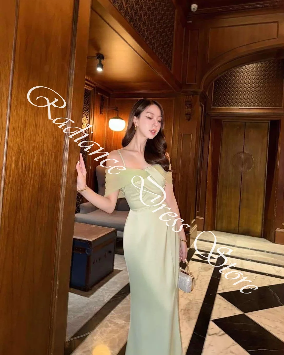 Dostosowane luksusowe satynowe proste suknie wieczorowe z odkrytymi ramionami bez ramiączek pół rękawy suknie na specjalne okazje Temper