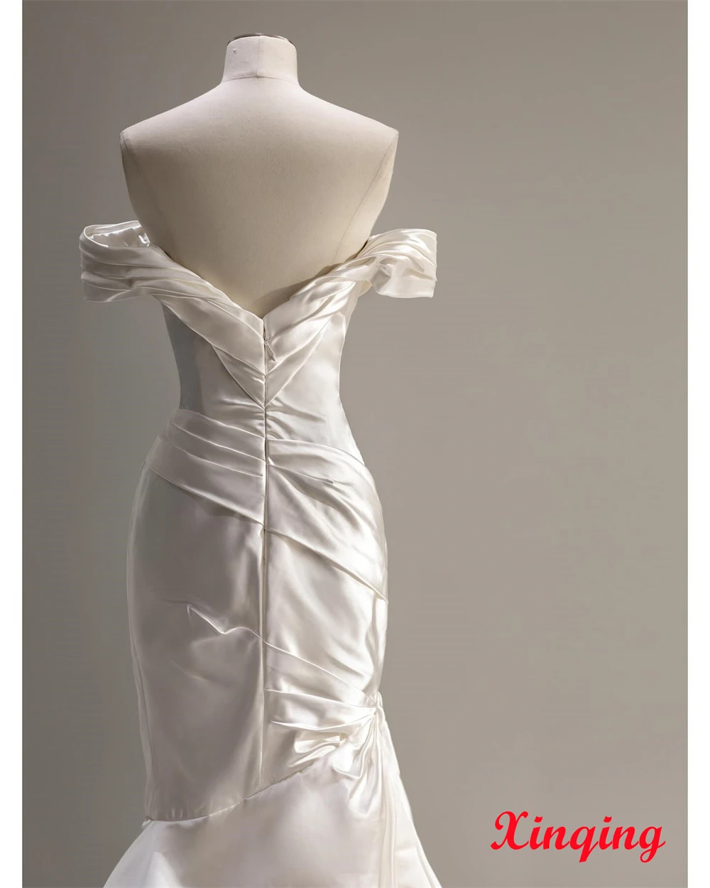 تخصيص بسيط الساتان الأبيض فستان الحفلة الراقصة الحديثة قبالة الكتف بلا أكمام فستان الزفاف الفاخرة قطار المحكمة الزفاف P