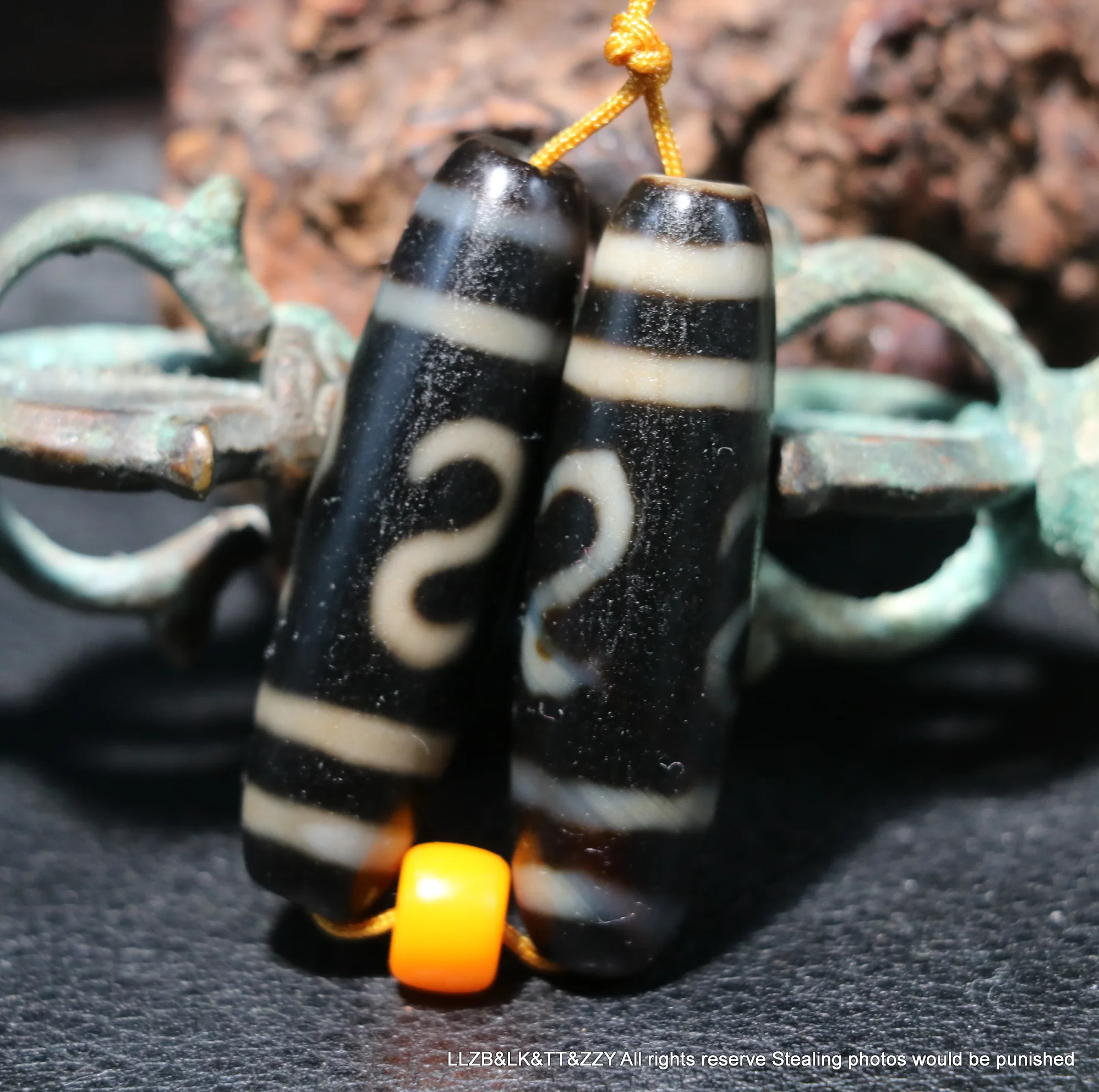 

A Pair of Super Energy Tibetan Old Agate S Hook Money Hook Be Rich Element dZi Bead Amulet Pendant AA+ Timestown UPD220916A01