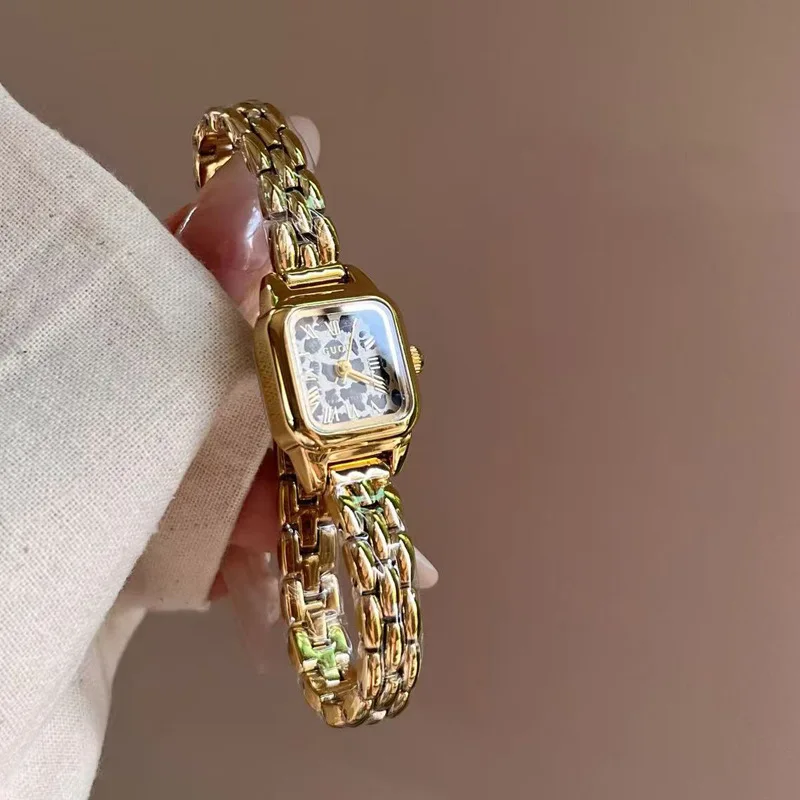 Classic Square Small Dial Roman Scale Chain Small Gold Watch for Ladies, Office Ladies Business Clock