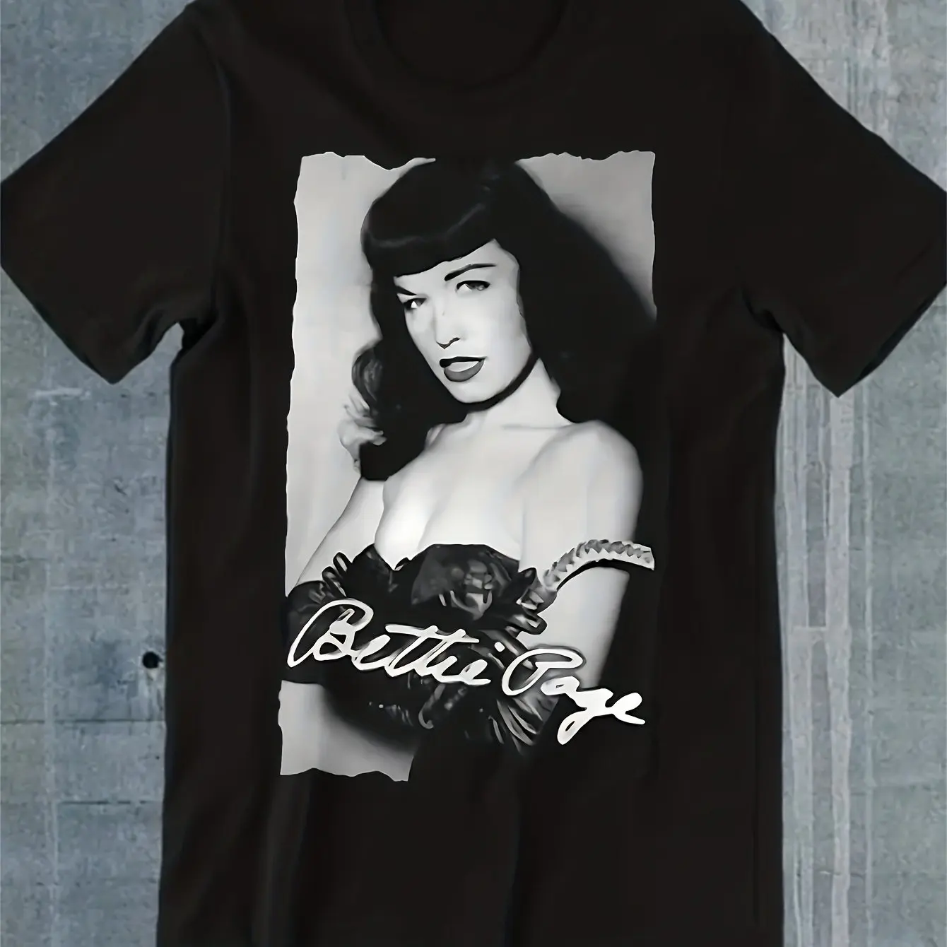 

Women's Retro Betty Page Pattern T-shirt Black and White Retro Beauty Art Printed Soft Round Neck Casual Top Women's T-shirt