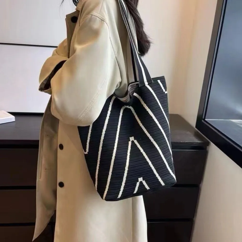 

Large Capacity Triangle Wave Shoulder Bag Striped Pattern Korean Style Knitted Underarm Bag Handbag Commute Open Tote Bag Girls