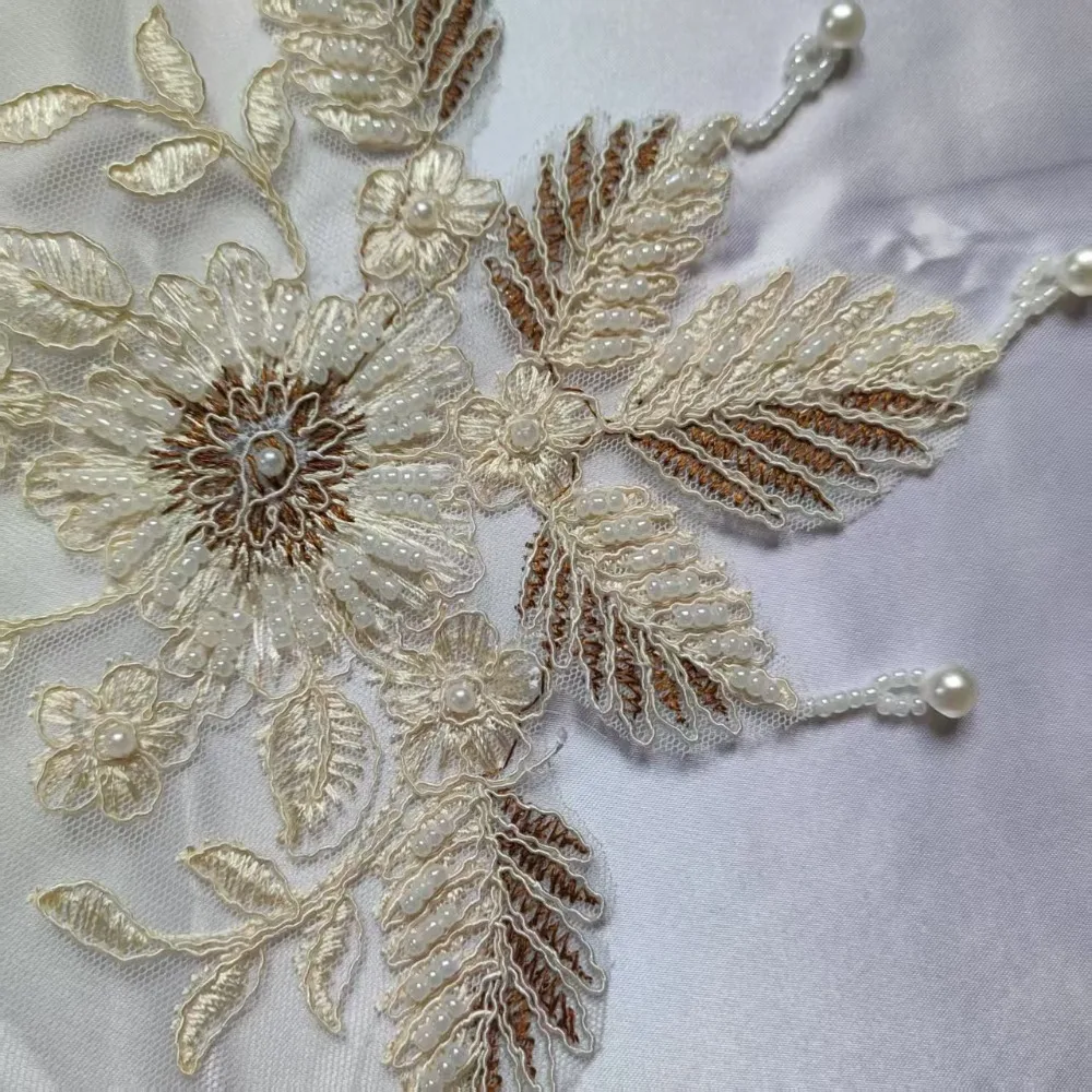 Beautiful Floral Doily Leaf Pattern Bead Embroidery 28cm Square Decorative Mat for Table