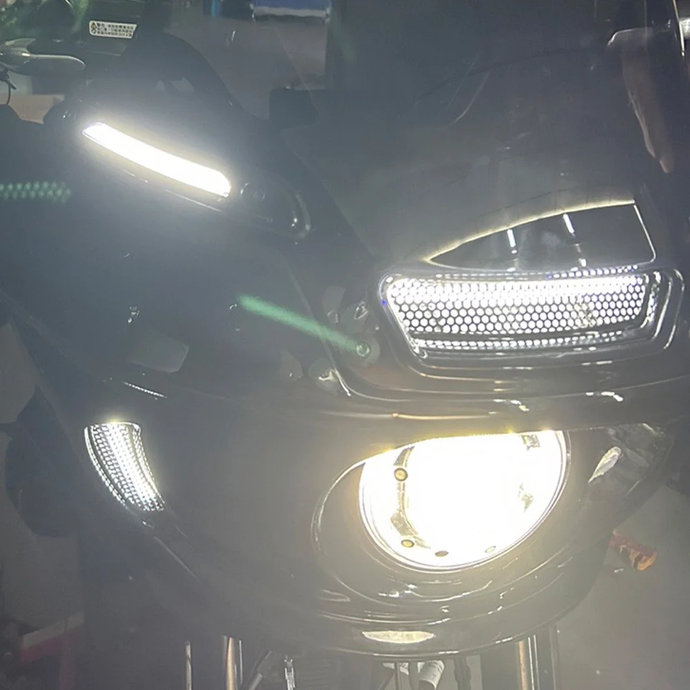 دراجة نارية التتبع الزجاج الأمامي تنفيس ضوء الكسوة مع DRL الأبيض وتدفق العنبر إشارة ل هارلي سوفتيل منخفضة رايدر ST FXLRST 2022-2025 #4