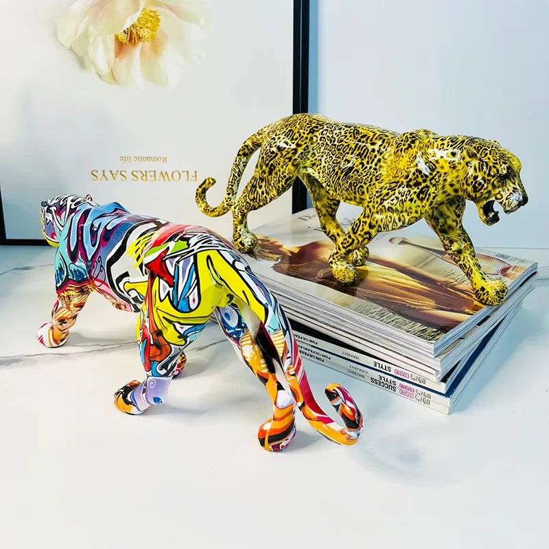 

Resin Leopard Sculpture Noric Graffiti Wild Animal Panther Statue Modern Pop Interior Art Figurines Office Home Decors Oraments