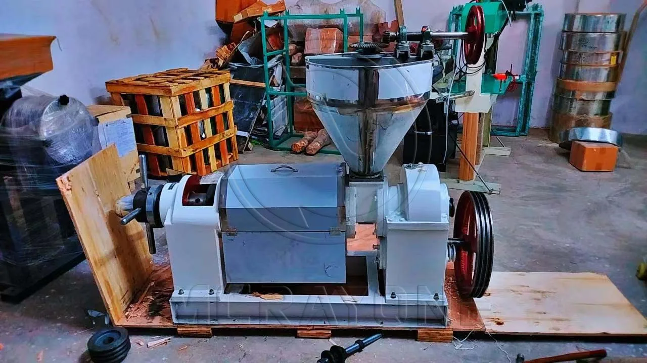 آلة استخراج الزيت ماكرون Zx105 آلة ضغط الزيت الصناعية بالضغط البارد آلة استخراج زيت جوز الهند