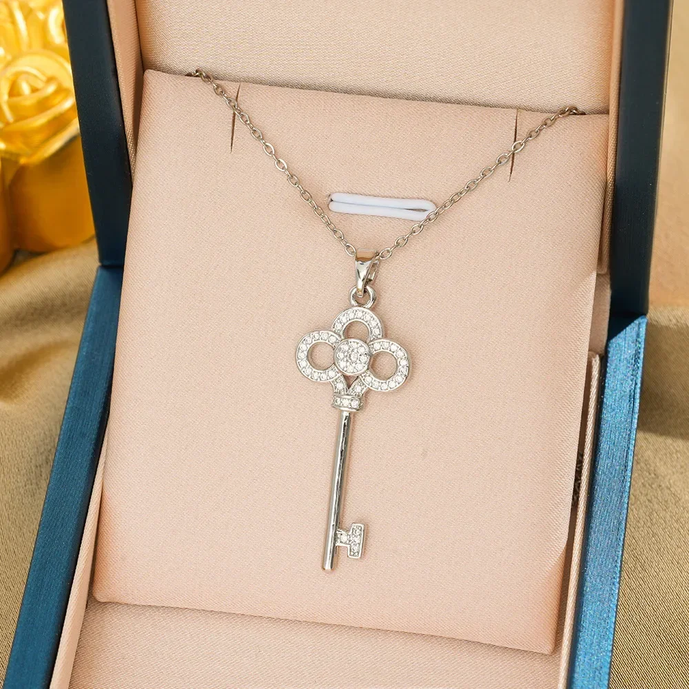 

2025newA simple and fashionable collarbone necklace of the same style as that of a female T-shirt on Instagram