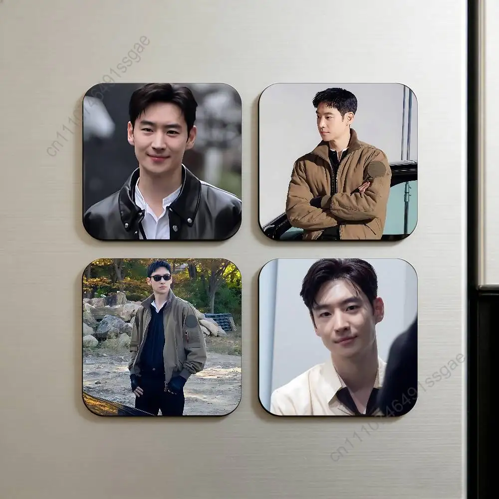 Actor Lee Je-Hoon F…