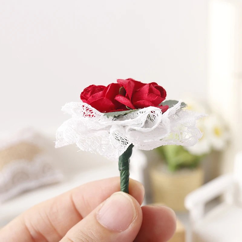 1:12 Dollhouse Miniatures Bride Holding Roses Model Holding Flowers Landscape Decoration Scene Shot Props Pretend Play Toy