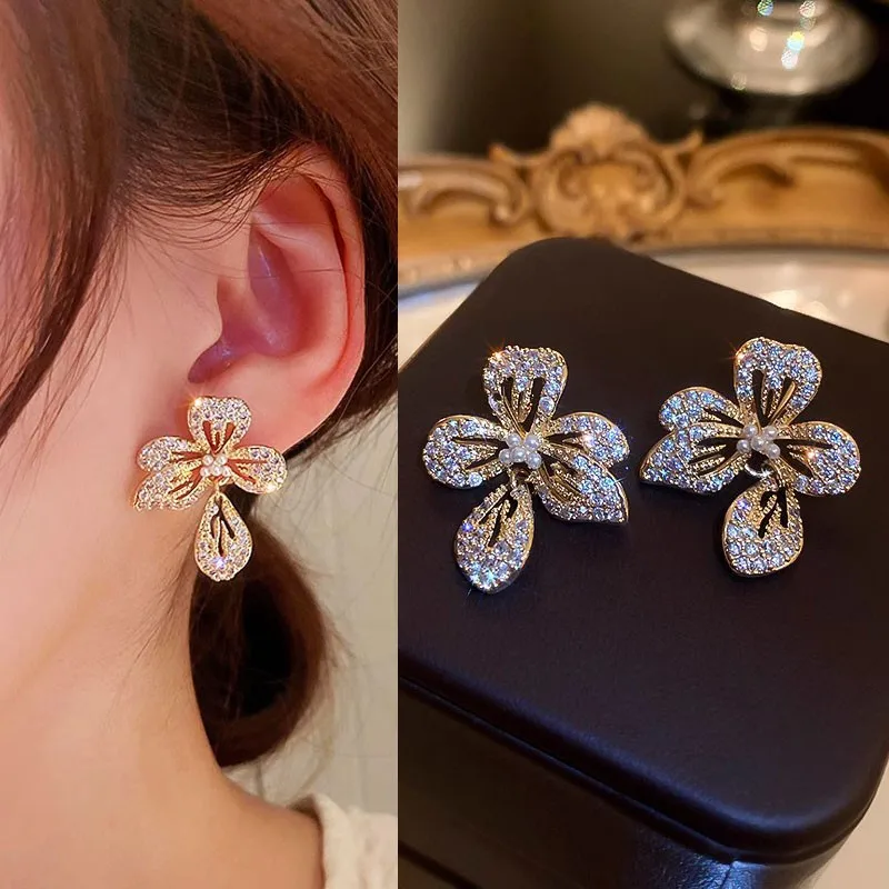 Korean Fashion Crystal Flower Earrings For Women Jewelry 2024 Trending New Luxury Women's Zircon Petal Earrings Accessories Gift