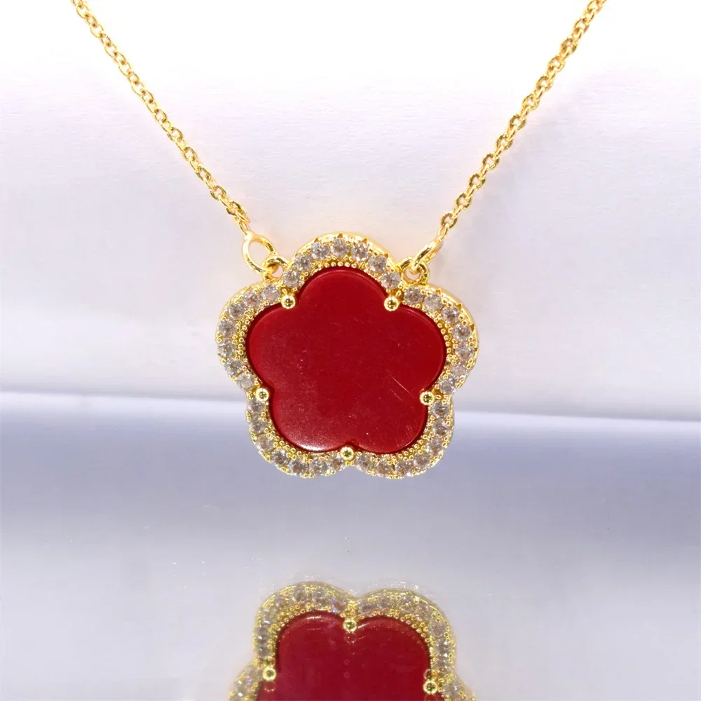 Hot Selling 18K Gold Plated Plant Flower Five Leaf Clover Petal Pendant Necklace Ladies Sweet High Quality Jewelry Simple Gift