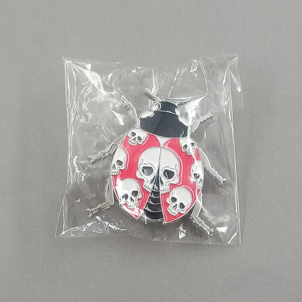 Gothik-Marienkäfer-Schädel-Brosche Rotes Insekten-Metall-Abzeichen Punk-Skelett-Emaille-Pin Gothic-Schmuck Halloween-Geschenk – Detail 9