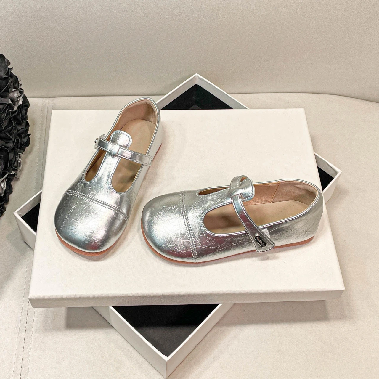 Little Girls T-strap Leather Shoes 2026 New Autumn Kid Mary Jane Flats Non-slip Simple Retro Style School Party Wedding Dress Up