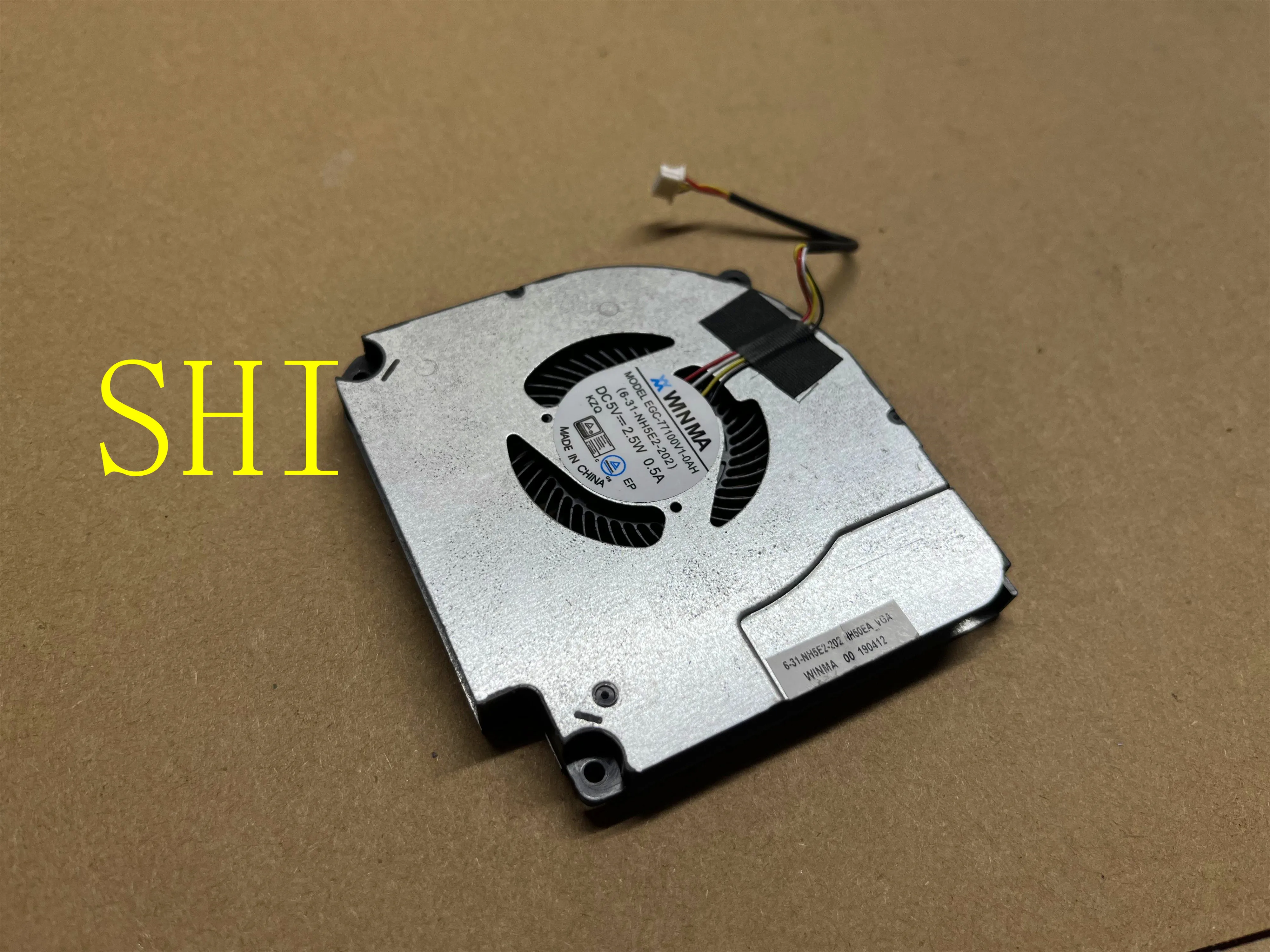 FÃ GPU PARA CLEVO NH5E2 NH50RA NH50EA EGC-77100V1-0AH 6-31-NH5E2-202 4PIN Frete Grátis