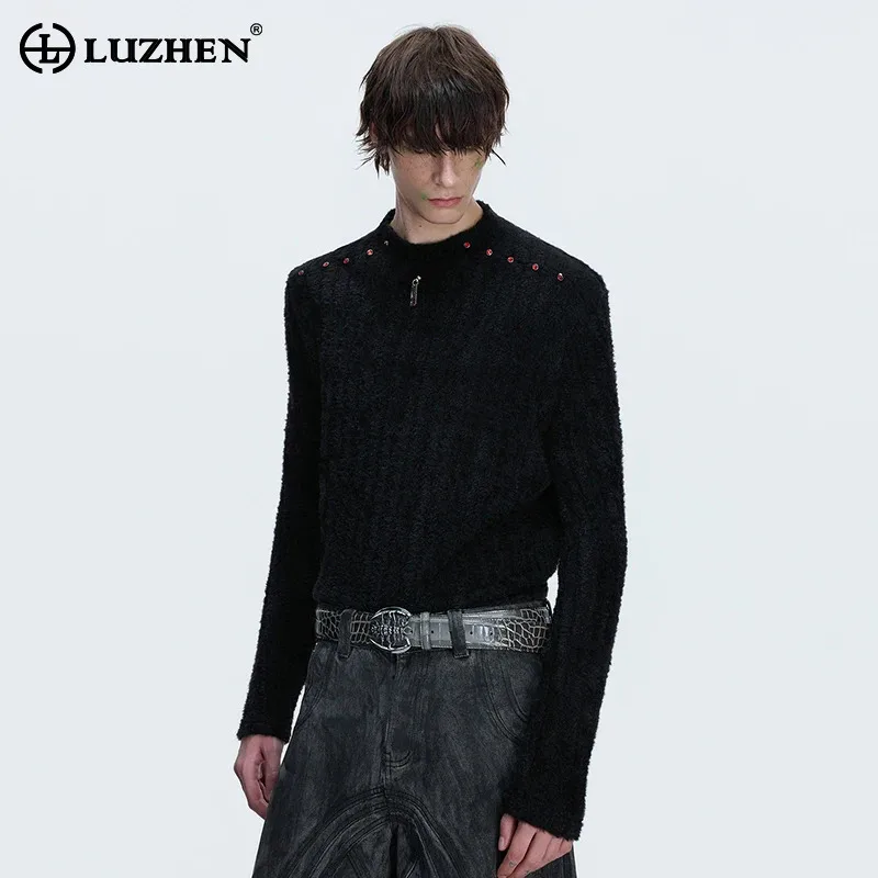 

LUZHEN 2026 Winter Shoulder Pad Diamond Patchwork Round Neck Knitted Pullover Men Stylish Handsome Casual Sweater Elegant JY5912