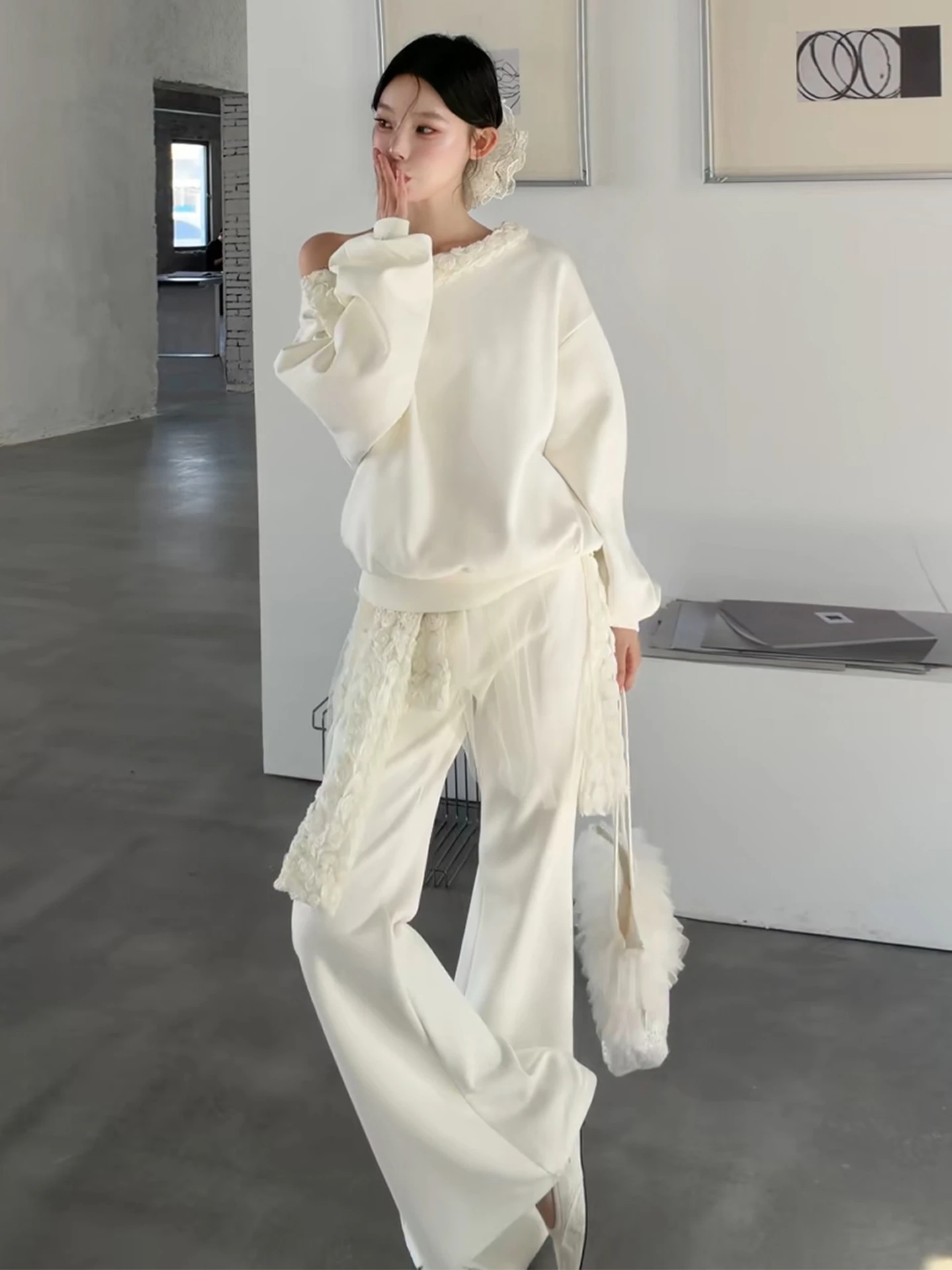 

Korean High-End White Sweatirt Set Women's Loose Feel Wide Leg Pants Two-Piece Set Spring 2026 Faion Sweet Sle