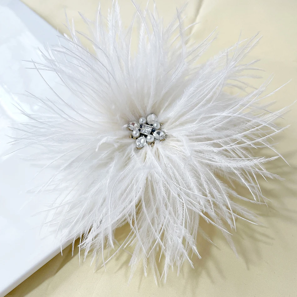 2024 Fashion Vintage Party Dress Big Brooch Hair Decoration Rhinestone Natural Feather Ostrich Hair Christmas Brooch  Accessorie