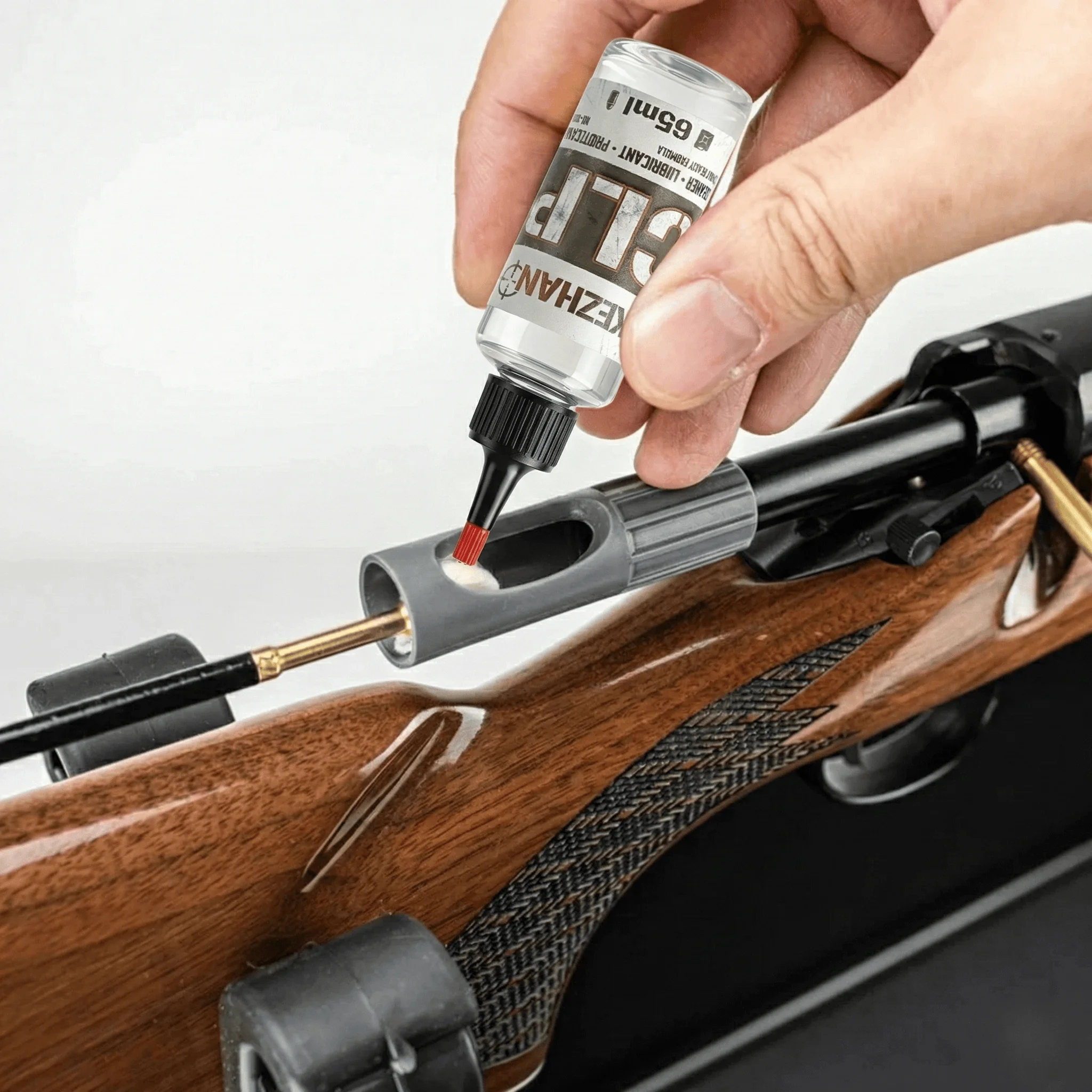 

Тактический комплект для чистки ствола оружия и масла CLP. Универсальный набор для чистки и обслуживания ружей калибра .17, .22, .30. Комплект защитных колпачков для ствола AR15 для охоты