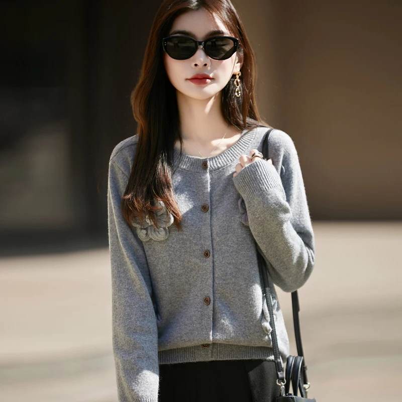 

Весенне-осенний новый женский классический шерстяной кардиган с длинными рукавами и пуговицами, круглым вырезом, вязаный свитер с цветочным принтом, базовый топ высокого качества