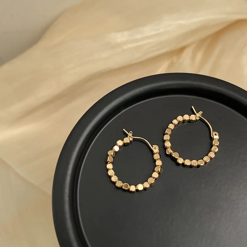 Pendientes de aro de círculo redondo con cuentas de mano para mujer, pendiente de Metal dorado, joyería de tendencia para fiesta, regalo para pareja, 2022