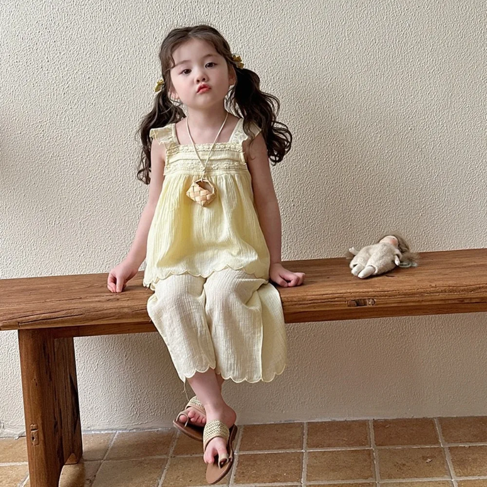 Bear Leader النسخة الكورية بلون الفتيات ملابس الصيف جديد أنيق الحلو حزام أعلى + بانت 2 قطعة مجموعة أزياء ملابس أطفال غير رسمية