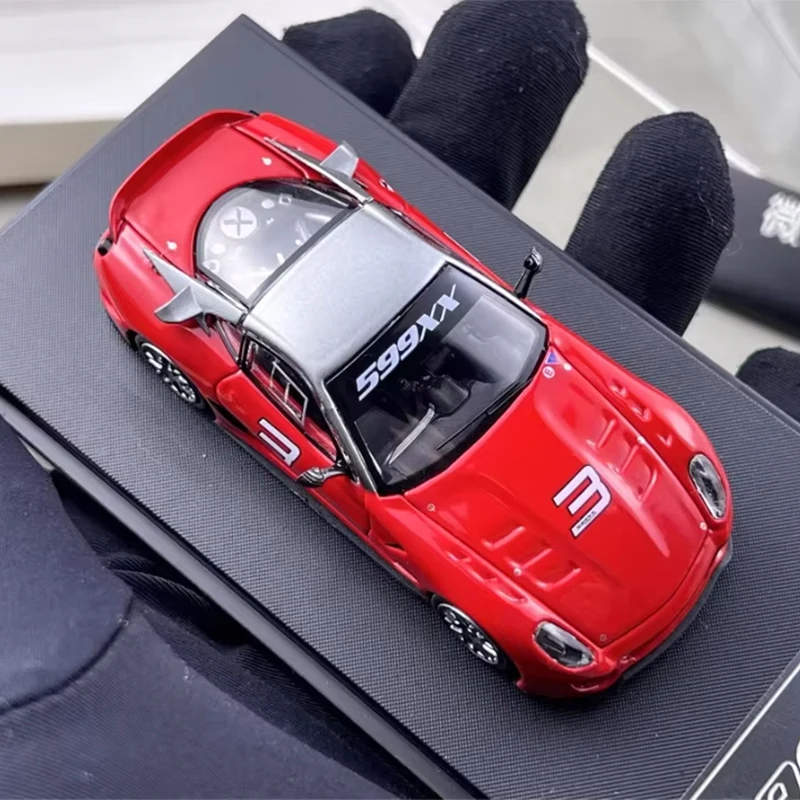 نموذج سيارة سبوت آر إم راينو 1:64 599XX مع إمكانية فتح غطاء المحرك، نموذج سيارة ثابت من السبائك للجمع