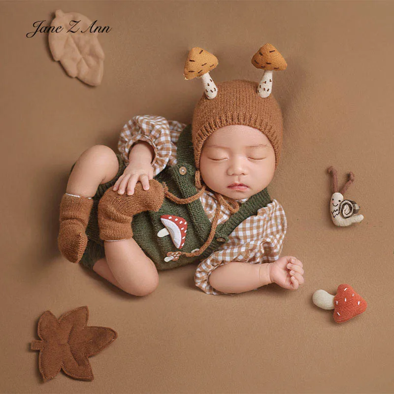 

Newborn baby photography outfit set beige beret hat + plaid top+green knitted suspender shorts infant photo props studio theme