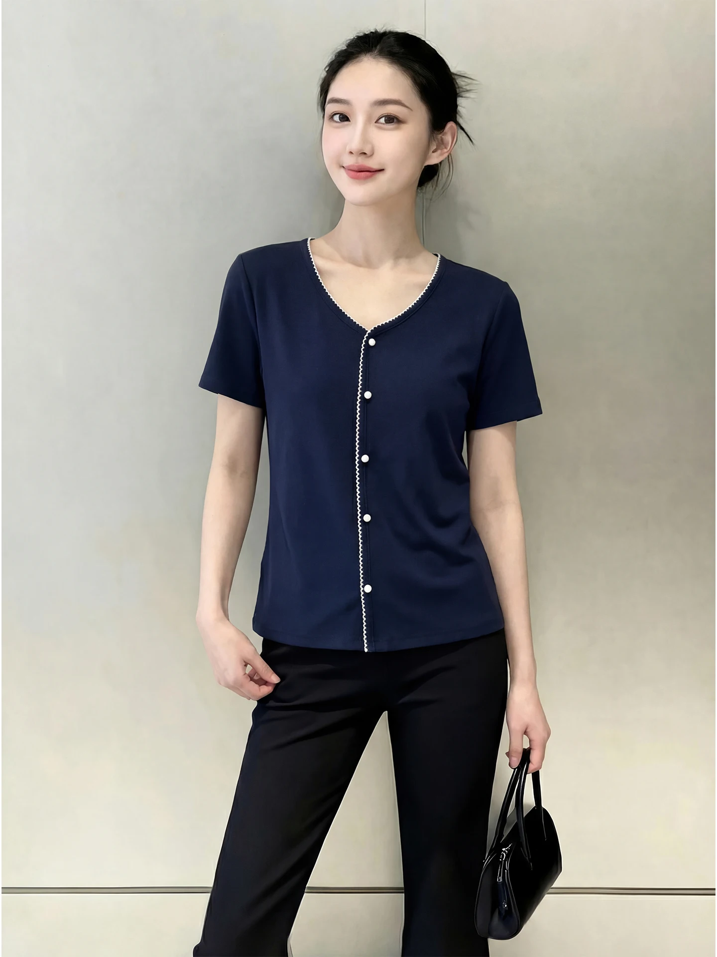 

Spring 2026 plus Size V-Ne ort Sve T-irt Women's Design Sensation k Blue Versatile Slimming Faionable Top