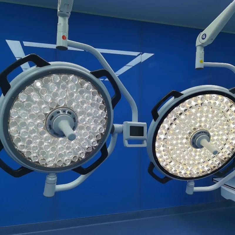 

Светодиодный операционный светильник с регулируемой яркостью от 25% до 100%, прост в эксплуатации