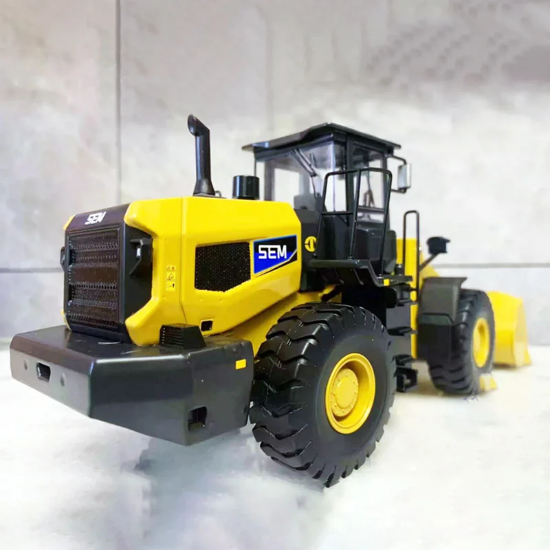 1:32 Scale SEM668F Forklift Bulldozer Mechanical Loader Alloy Car Model Collection Ornaments