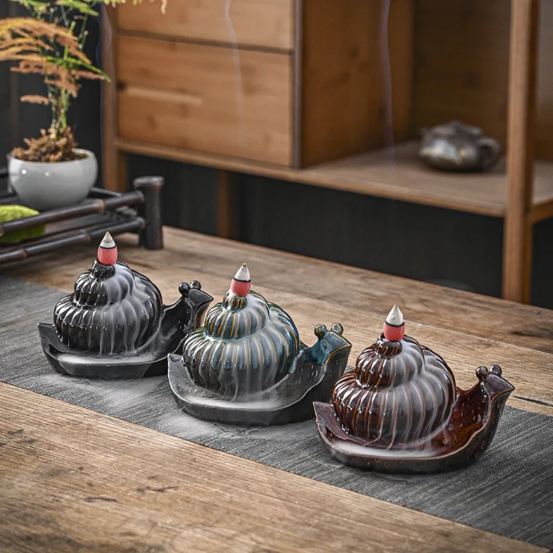 Snail handicrafts, backflow incense burner ornaments, home decoration, ceramic incense pedestal, deodorizing incense burner