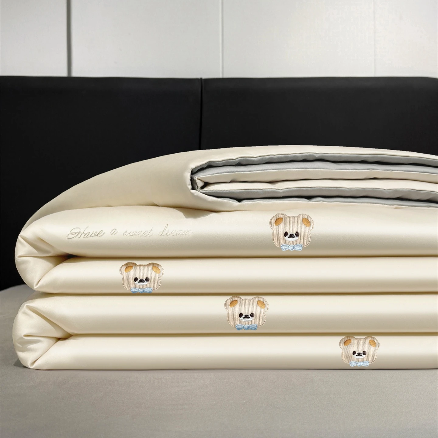 embroidered-summer-quilt-satin-quilt-core-skin-friendly-silky-smooth-summer-quilt-air-conditioned-comforter-ice-silk-cooling