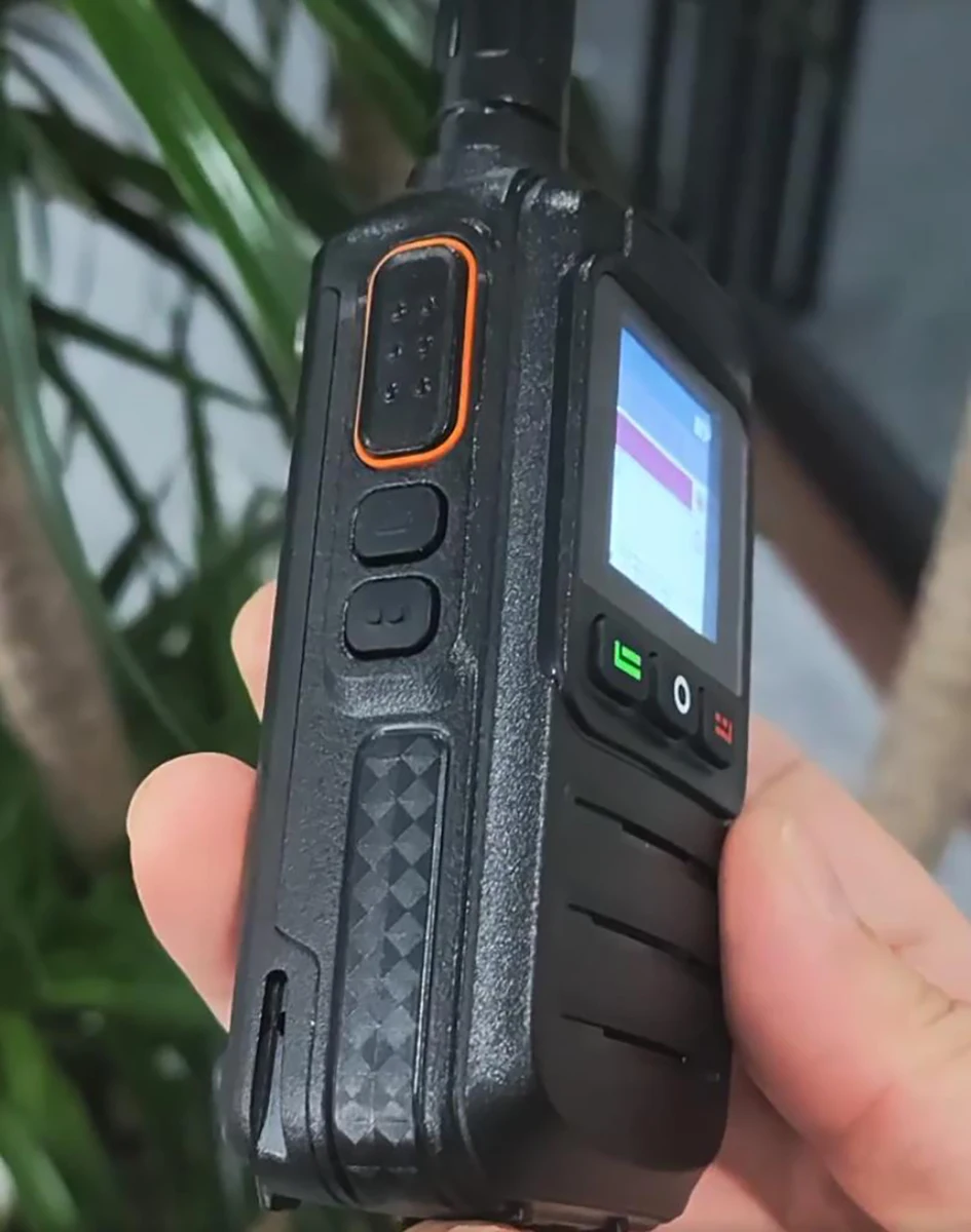 

Drone Detector 30Mhz-6.4GHz 3km-5km Range with 6000mAh Battery Support Russian English Handheld Drone Alarms