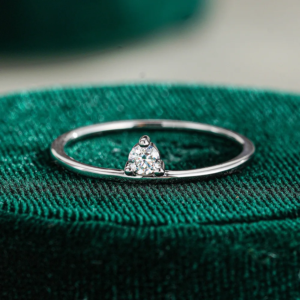 Lumira Platinum PT950 Women's Fashion Two-Way Wear Super Sparkling Moissanite Ring Unique Minimalist Ring