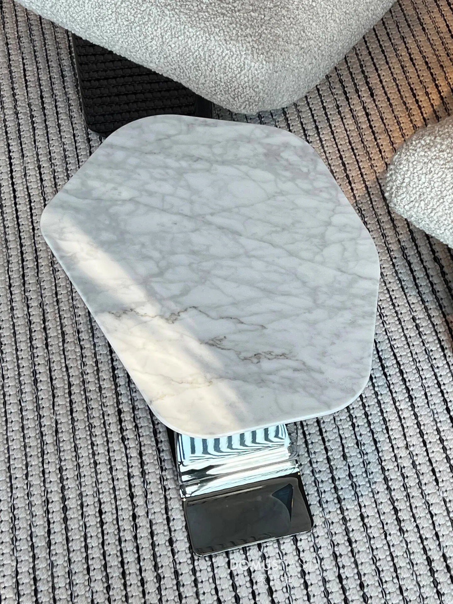 Simple light luxury natural marble bedroom, living room, sofa side, modern simplicity, advanced sense, special-shaped corner