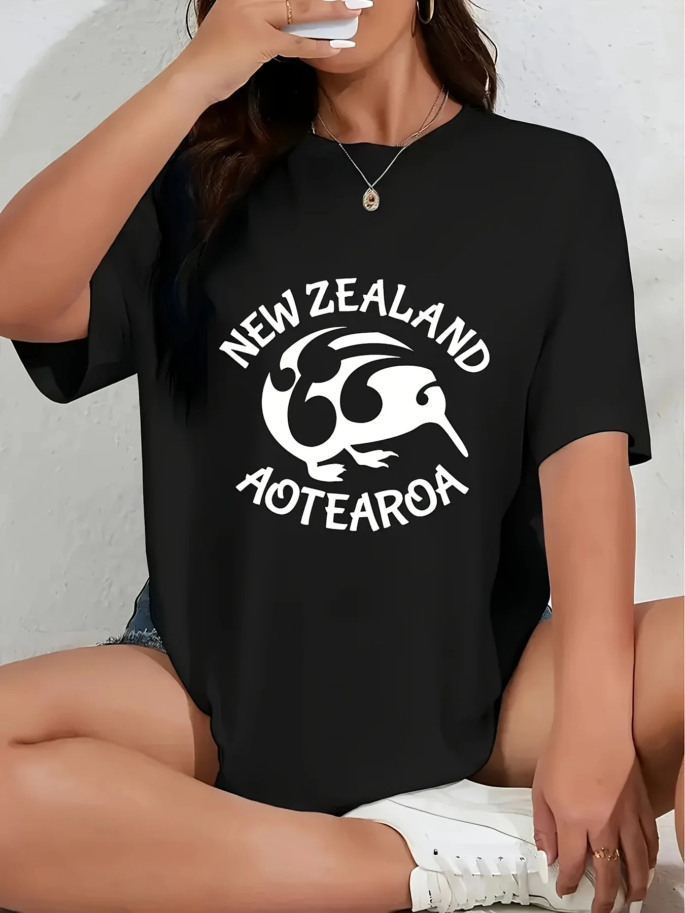 ニュージーランド アオテアロア キキウィ柄 Tシャツ。 クルーネック半袖カジュアルTシャツ |   綿100%生地 |   通常の長さ