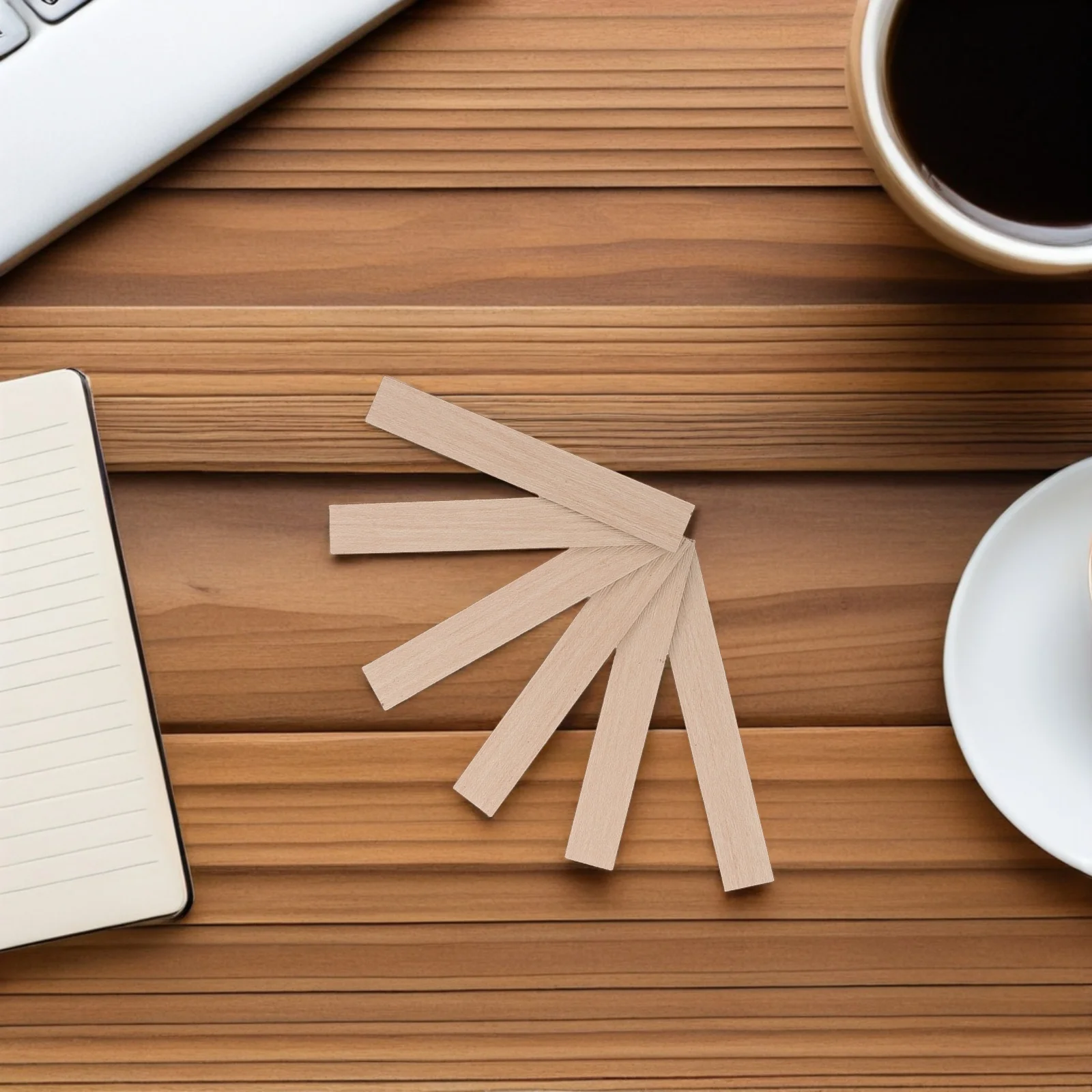 40 szt. Mini Deski Podłogowe do Kolażu Samoprzylepne Drewniane Płytki Podłogowe do Domku dla Lalek Realistyczne Panele z Włóknem Drewna Łatwy Montaż Rękodzieło