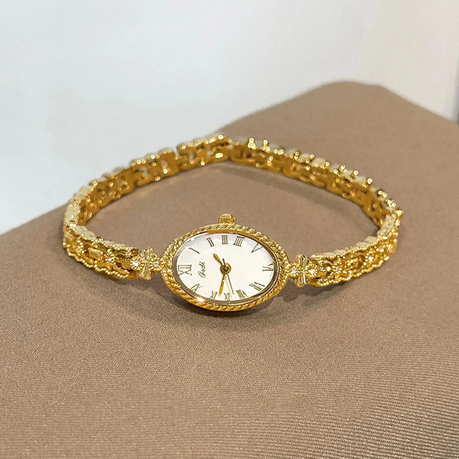 GEDI NEW Luxury Vintage Women's Watches with Roman Numeral Small Oval Dial and Bracelet, Quartz Movement, Perfect for Dresses